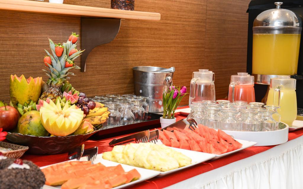 Vox Hotel Сан-Жуан-ди-Мерити Экстерьер фото